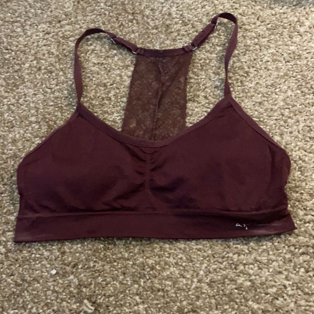 Sports bra with lace